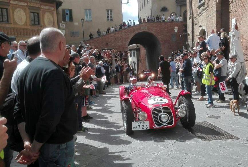 Il fascino delle auto d’epoca sulla Rocca