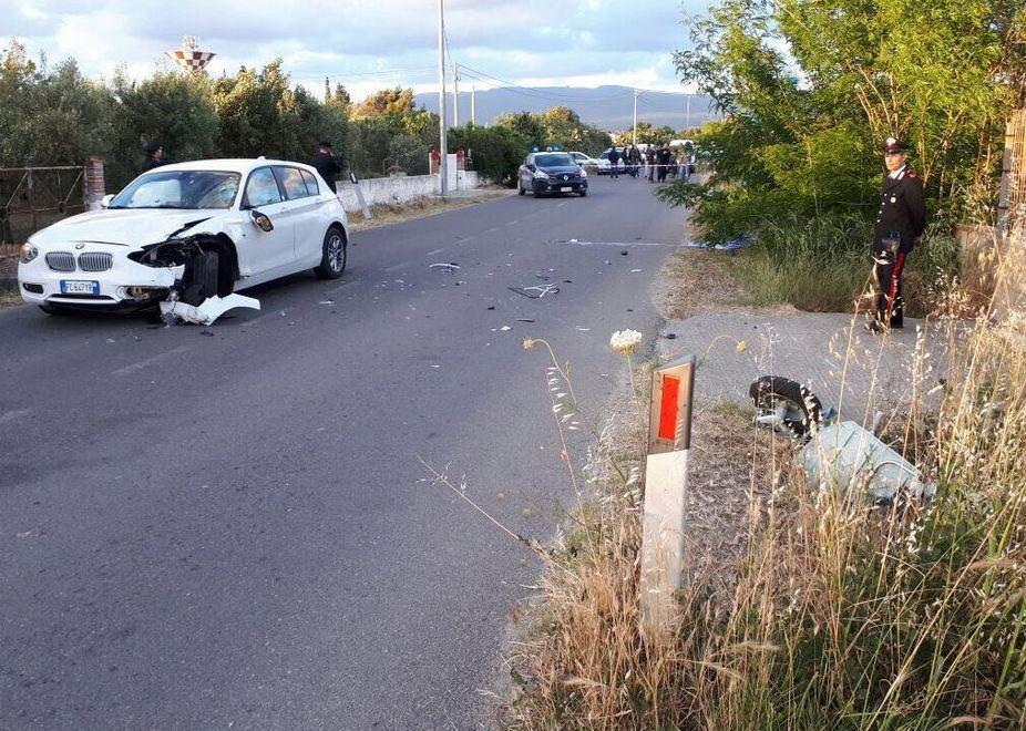 Vespa contro auto, muore cinquantenne 