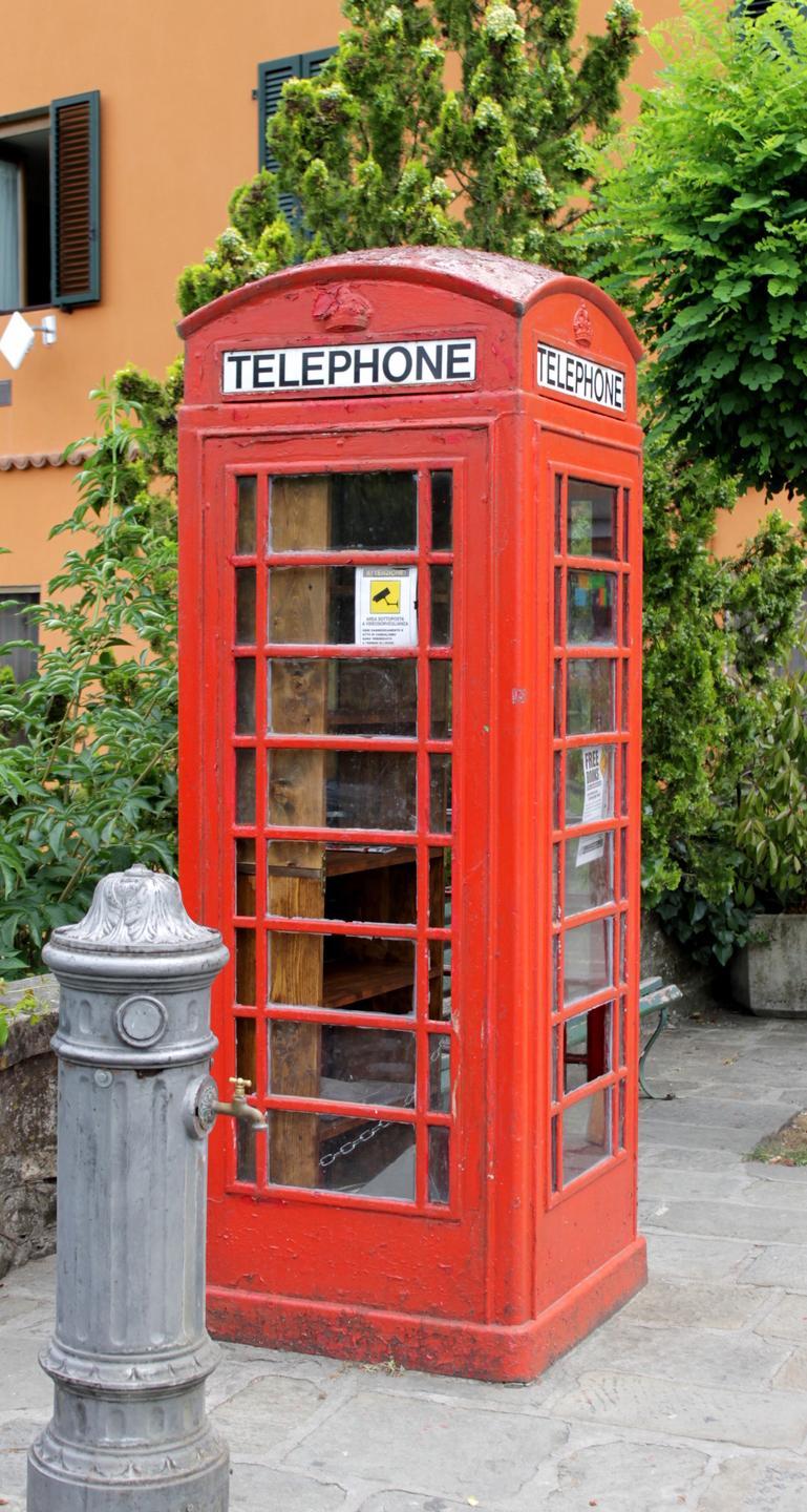 Un “pit stop” per la cabina telefonica più famosa di Barga 