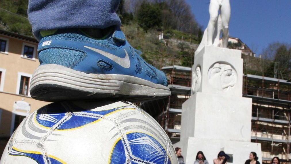 Ragazzino al sindaco «Con lo stop al pallone costretto a stare al bar»