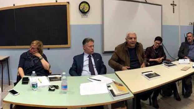 I candidati all’esame del liceo classico: «Non verrà spostato»