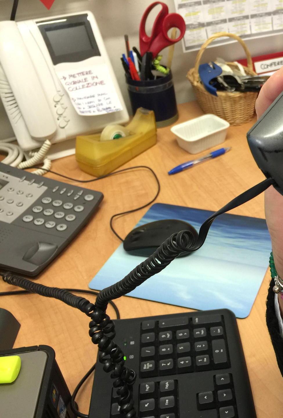 Telefonate moleste, il tentativo di una truffa: «O paghi le bollette o ti stacchiamo la luce»  