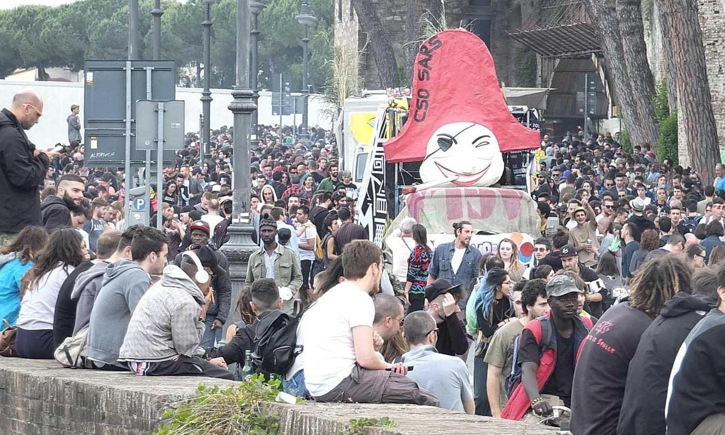 In corteo per le droghe leggere legali 