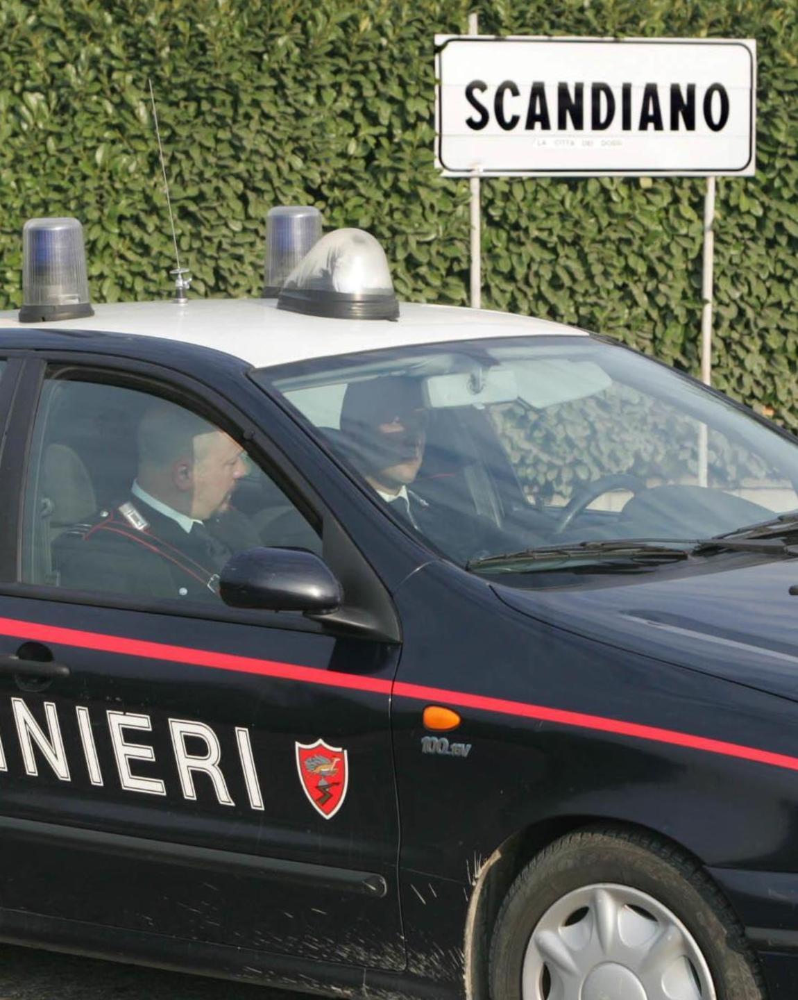 In centro con la mazza da baseball 