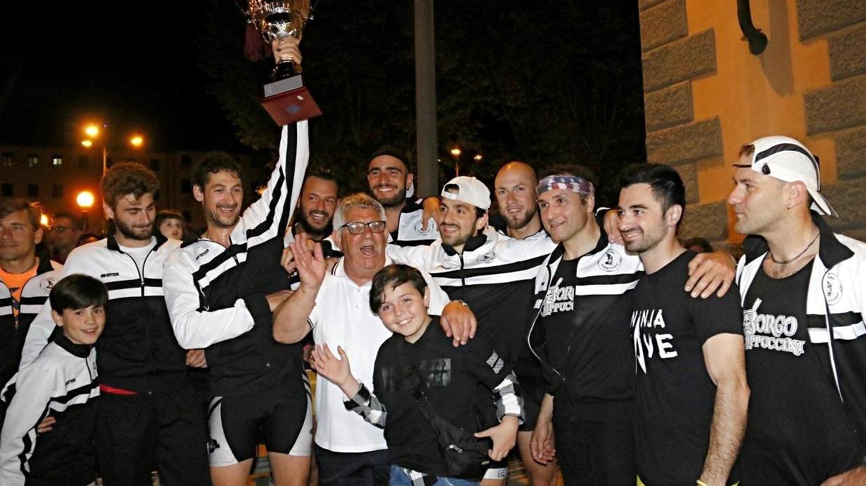 La premiazione dell'equipaggio vittorioso del Borgo (Salvini Pentafoto)