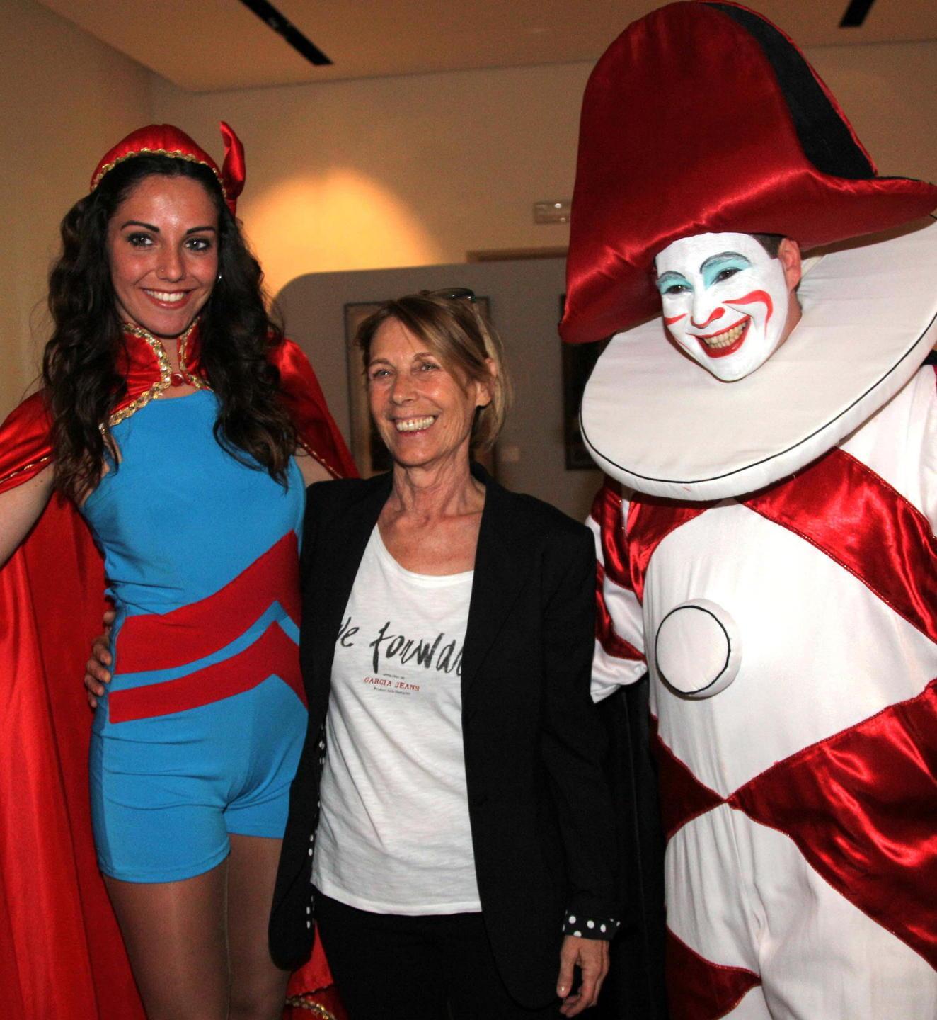 La presidente della Fondazione Carnevale, Marialina Marcucci, fra Ondina e Burlamacco