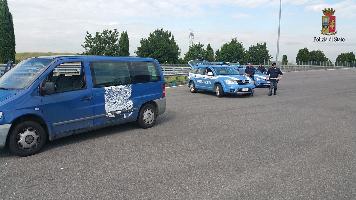 Un posto di controllo della polizia stradale di Prato