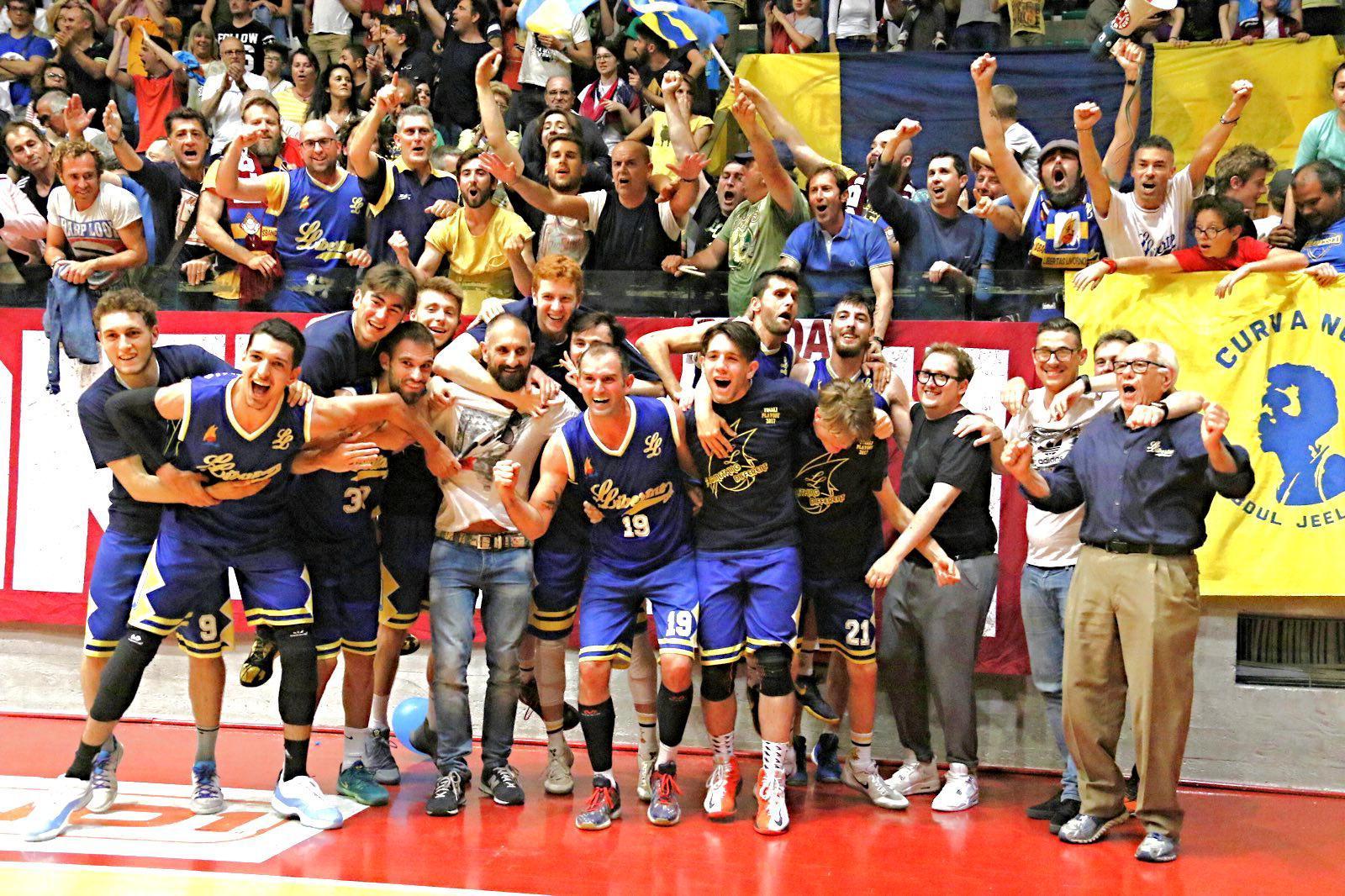 Fame di basket, davanti a un super pubblico primo derby alla Libertas 
