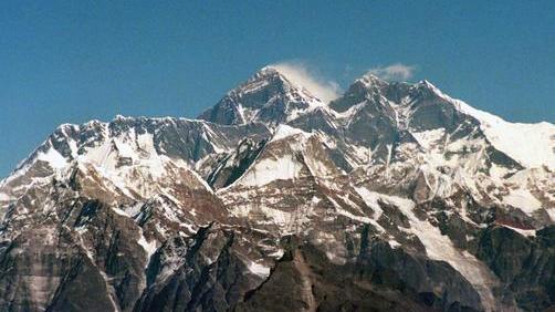 Prima albanese in vetta all' Everest