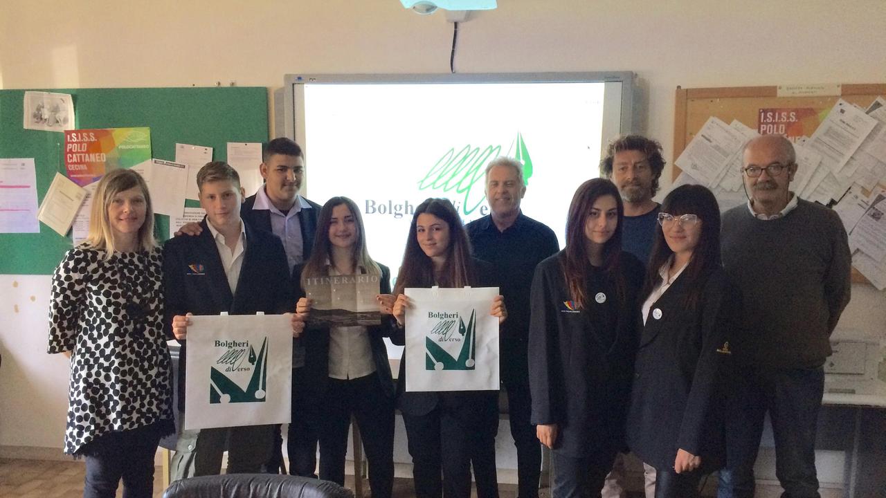 I ragazzi e i professori responsabili del progetto Bolgheri diVerso