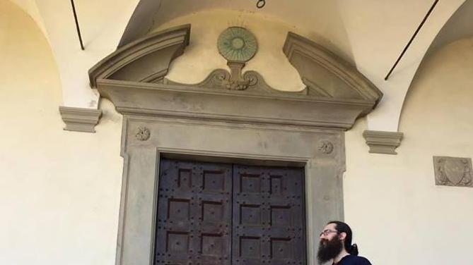 Vestiti e cibo donati la vita povera dei Ricostruttori