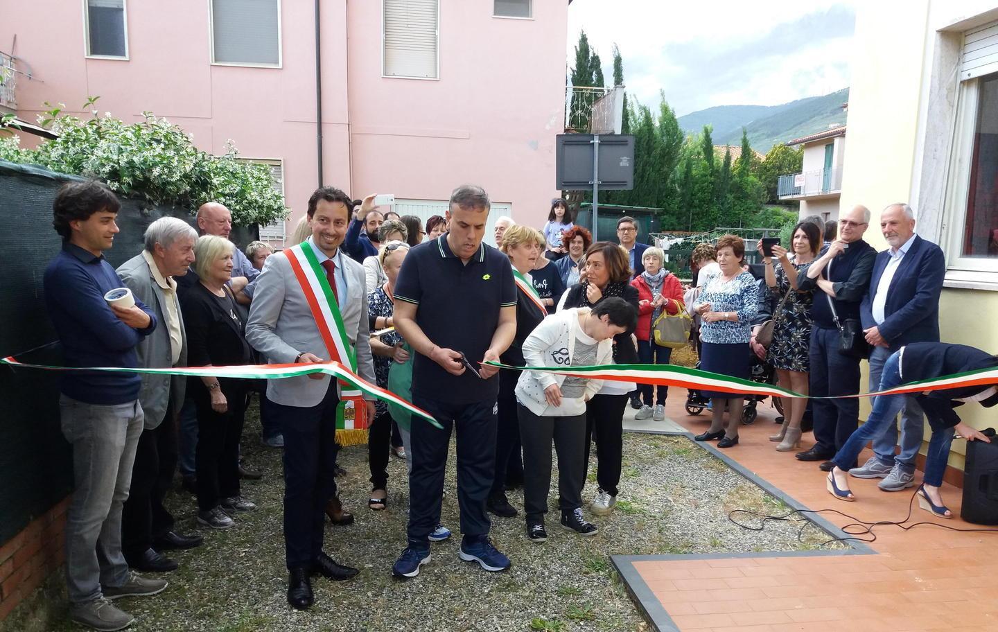 Taglio del nastro al centro diurno 
