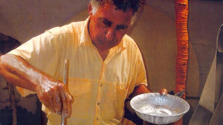 L’estro di Pino Manos in esposizione a Parigi