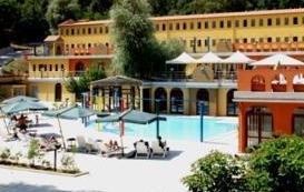 I profughi nel resort di lusso mai decollato 