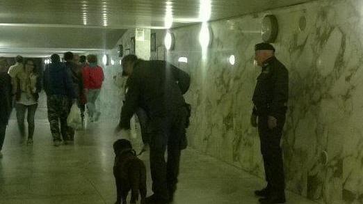 Controlli antidroga nel sottopassaggio