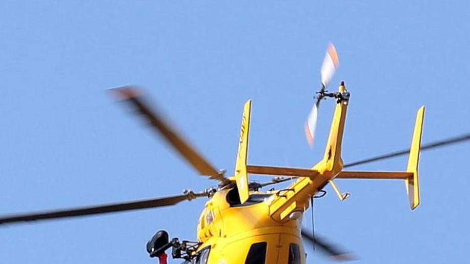 Scontro fra 4 auto e una moto Una donna è grave a Cisanello