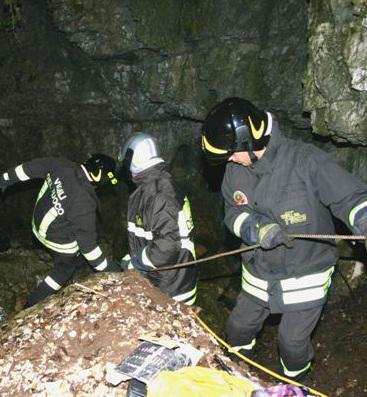 Volo di pochi metri, muore sulle Apuane 