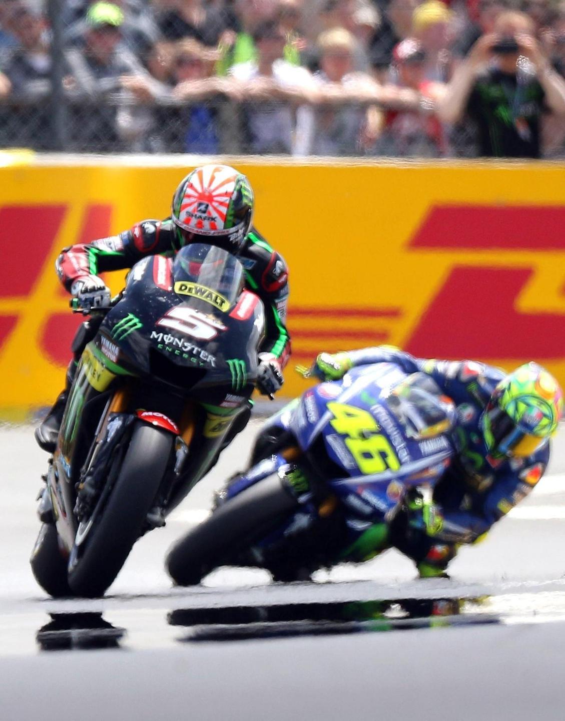 Rossi si butta via A Le Mans cade all’ultima curva 