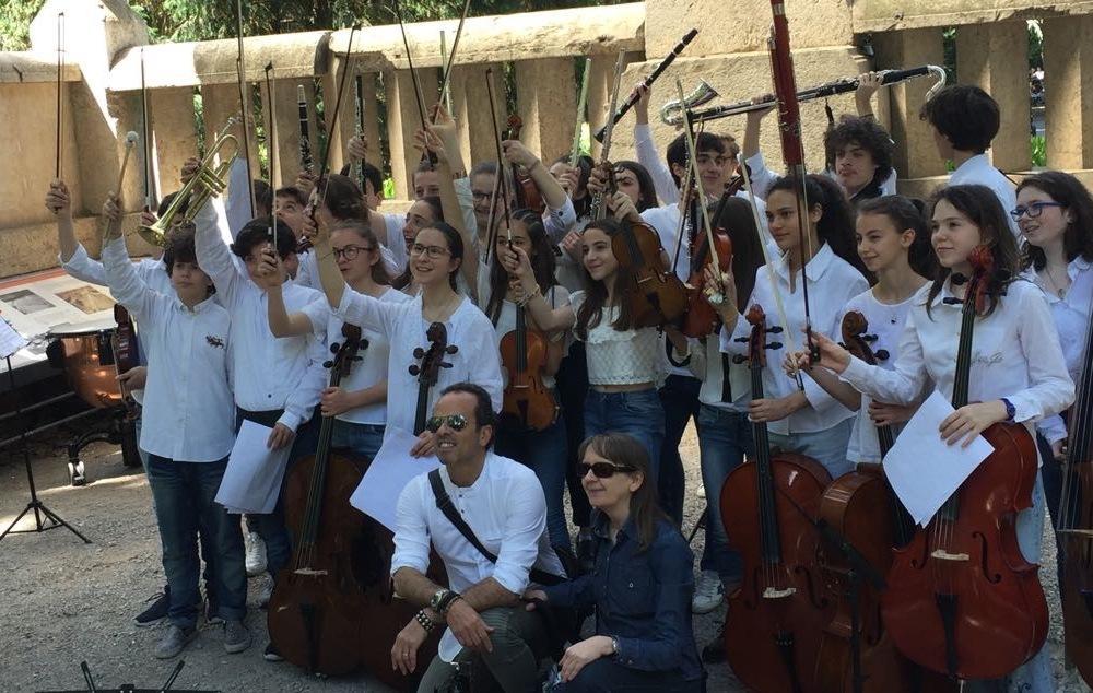 Concerto ai giardini I giovani del Peri incantano la città 
