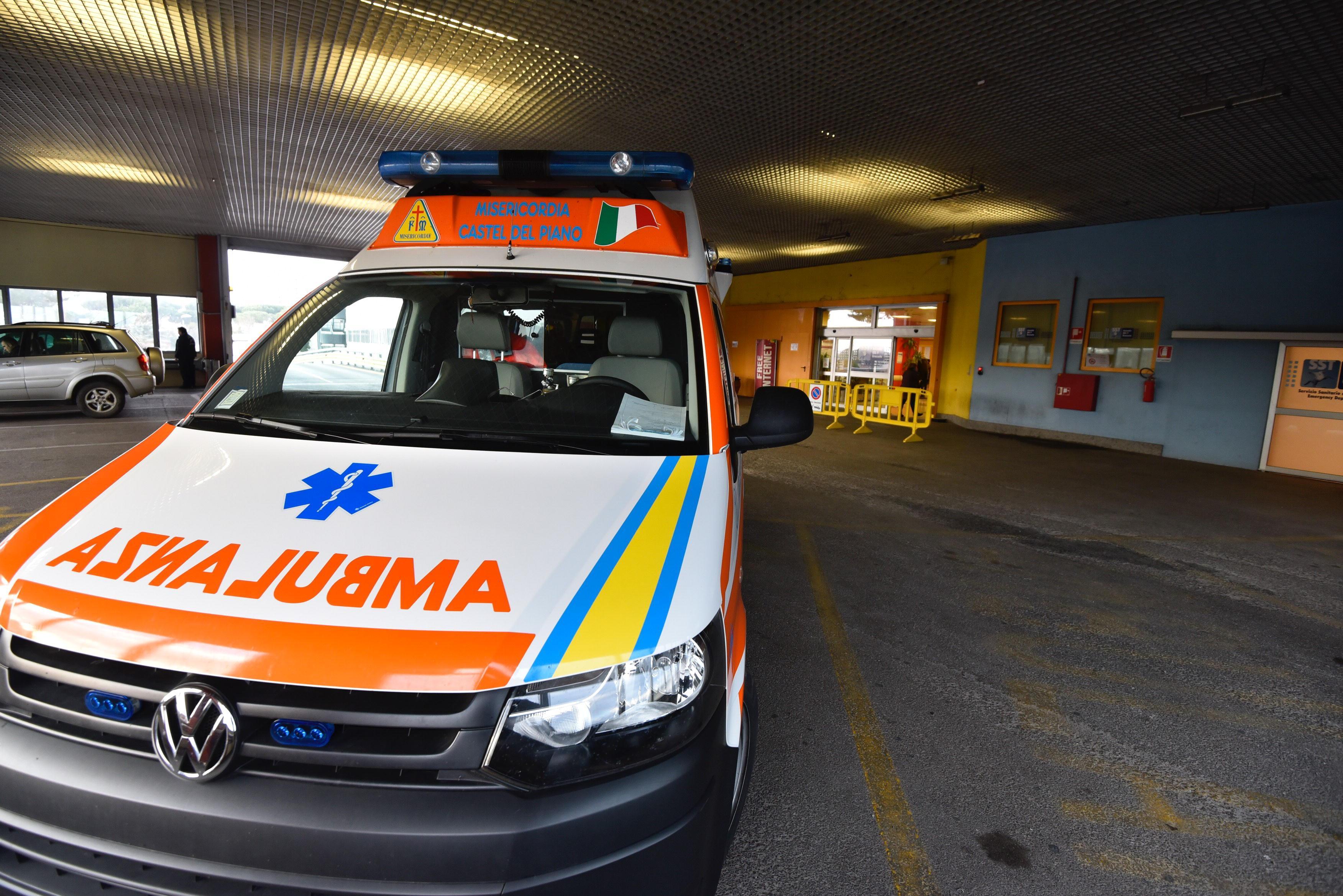 Un'ambulanza al pronto soccorso di Grosseto (Foto d'archivio) 