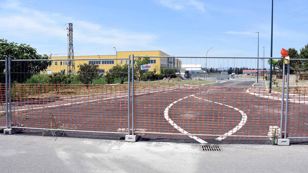 La rete metallica che verrà tolta e il collegamento diretto con via Aurelia Antica (Foto Bf)