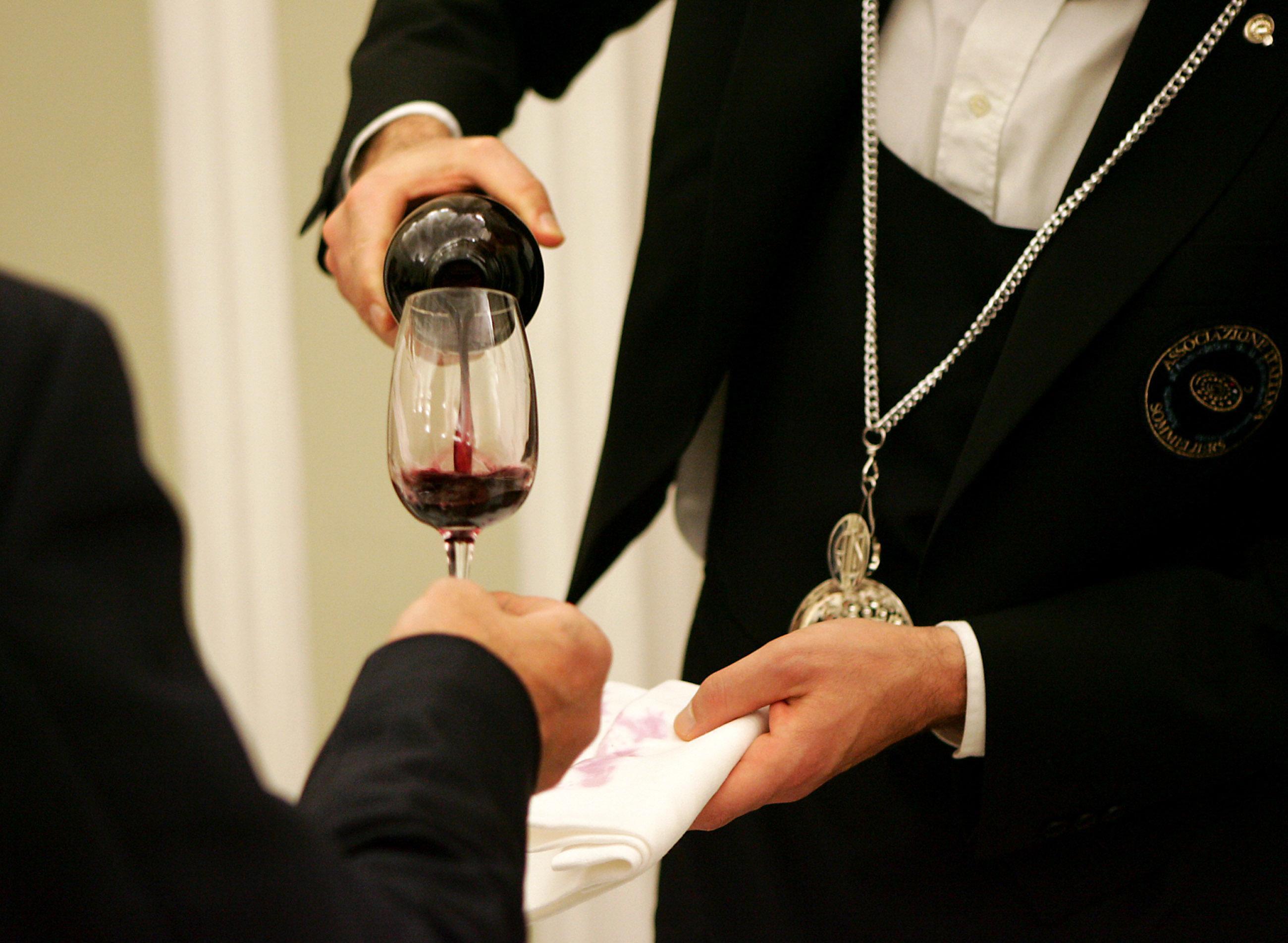 Brunello, Chianti e Vernaccia contraffatti: denunciato un produttore 