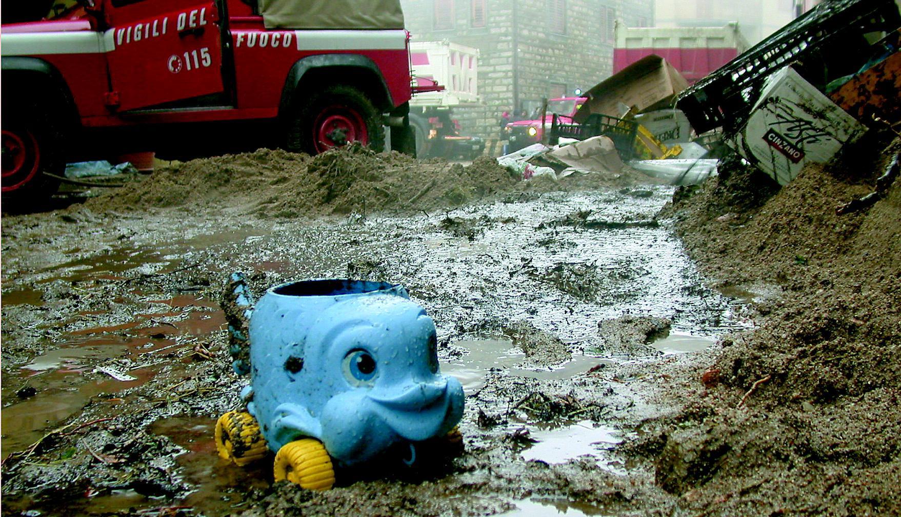 Un'immagine simbolo dell'alluvione del 2004 a Villagrande Strisaili