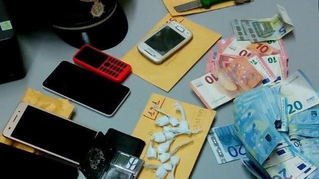 Droga e soldi sequestrati dai carabinieri agli arrestati
