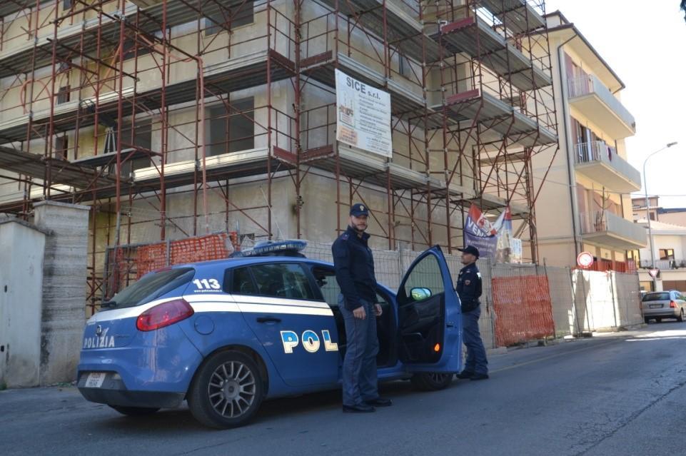 "Mi hai danneggiato l'auto" e gli rubano 1.600 euro 