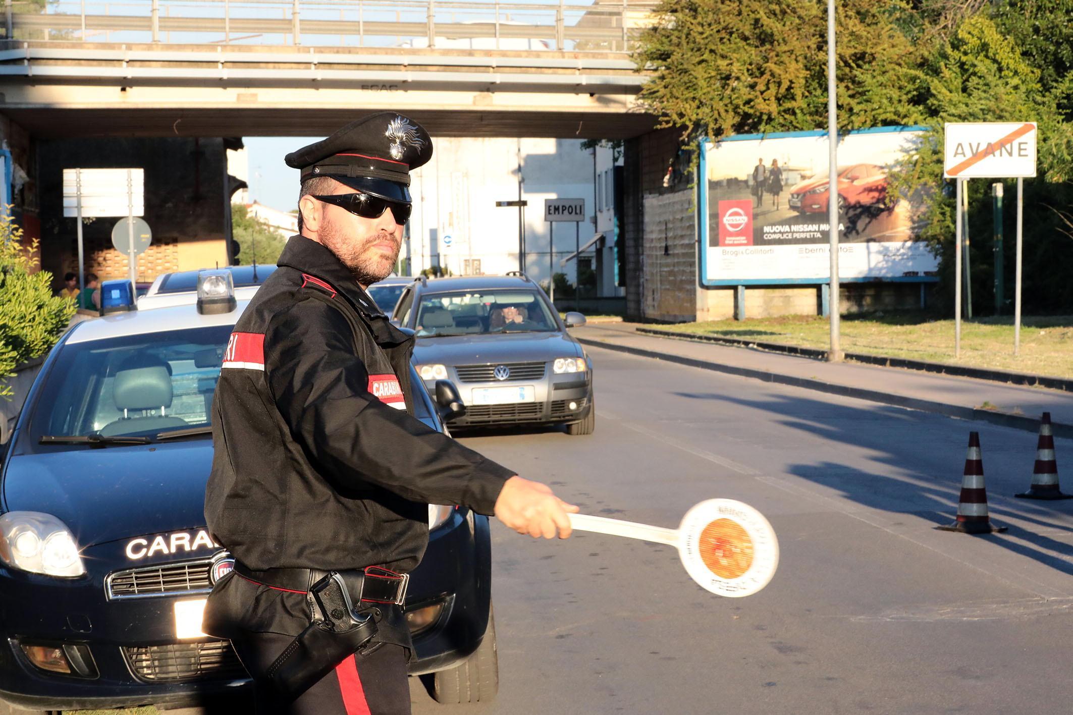 Sbatte contro un'auto e rifiuta l'alcoltest: denunciato