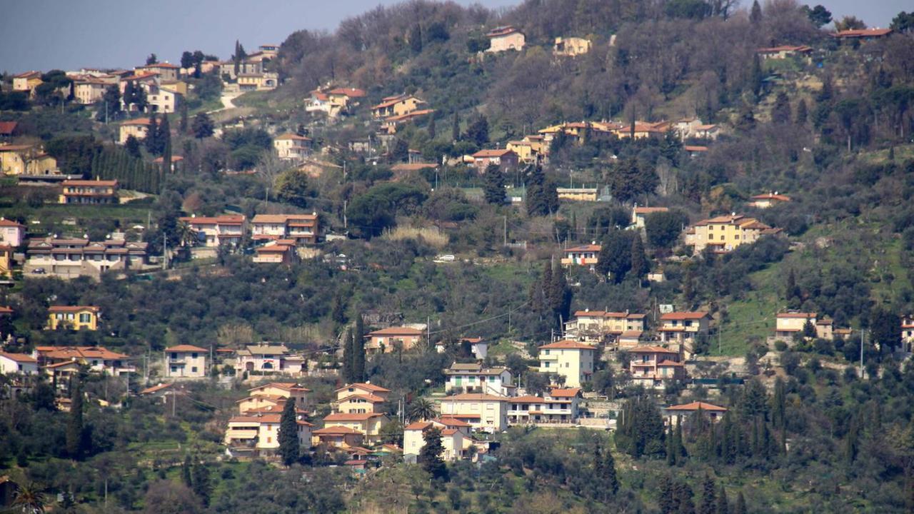 Strada chiusa "per cadavere": ma è uno scherzo