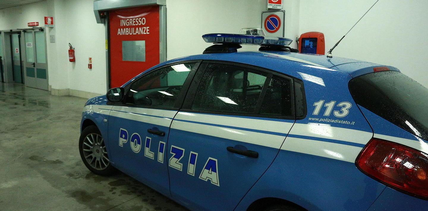 La riempie di botte in piazza ma non vuole denunciarlo 