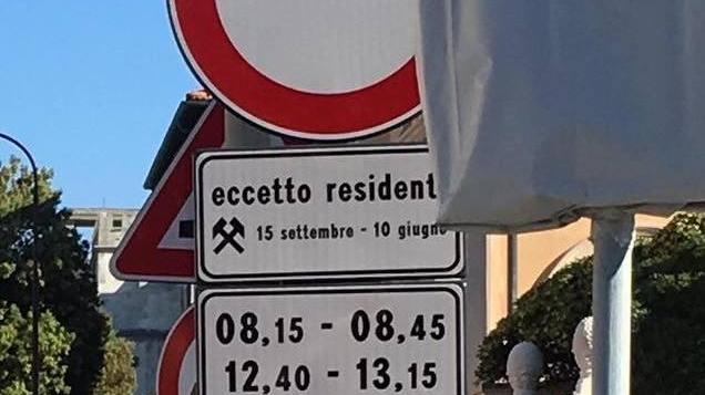 Rotatoria a Porta a Mare, lo stop alle scuole