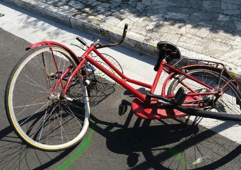 Tamponata da un’auto, grave donna in bicicletta