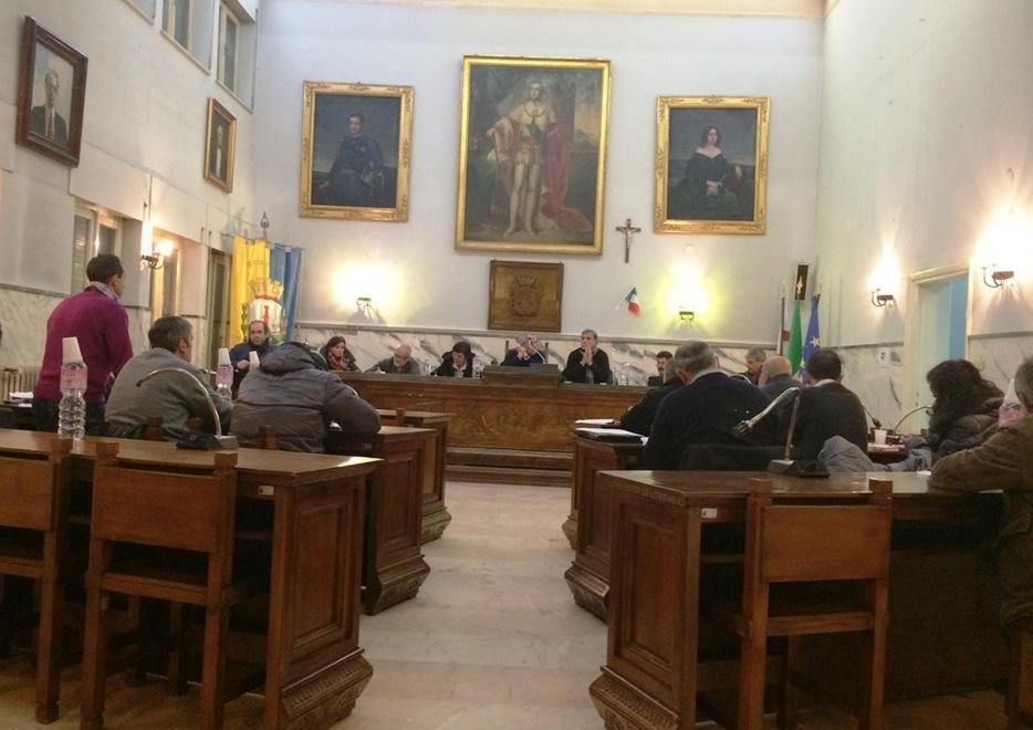 Consiglio comunale su bilancio e piscina: è l’ultima seduta 