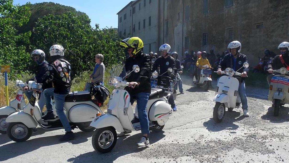 Più di 100 Vespe all’assalto della Val di Cornia