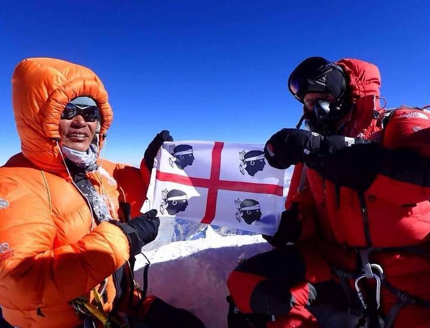 Il sardo sull’Everest: «Mi sono sentito nel salotto degli dei» 