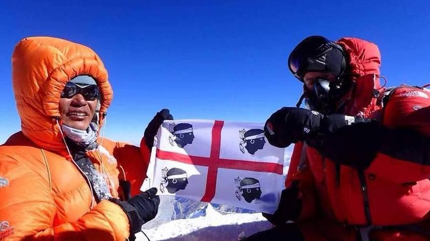 Il sardo sull’Everest: «Mi sono sentito nel salotto degli dei» 