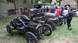 Riunione di automobili centenarie: il 26 sosta a Cecina