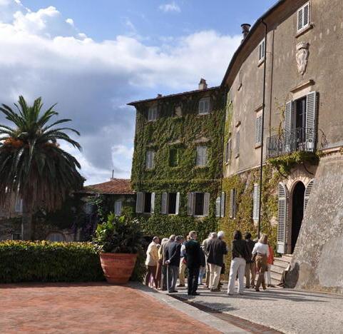 Oltre mille persone in visita al castello