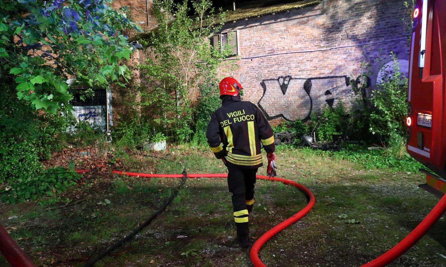 Domato il fuoco in ex riserva pesca