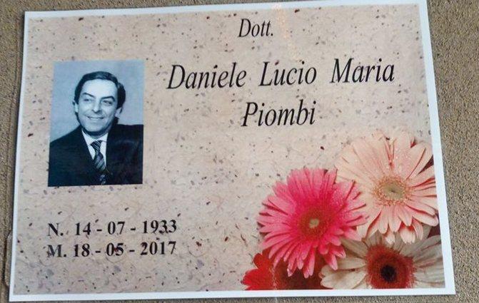 Il presentatore Daniele Piombi tumulato accanto ai genitori