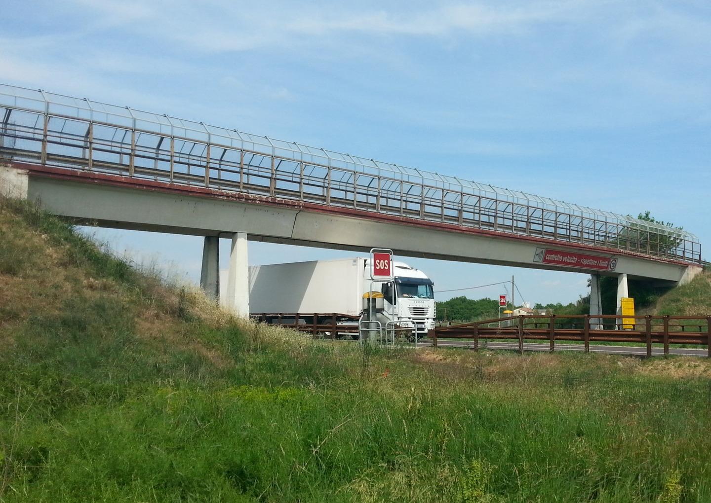 Allarme web: «Pericoloso il ponte di Villanova sull’A22»