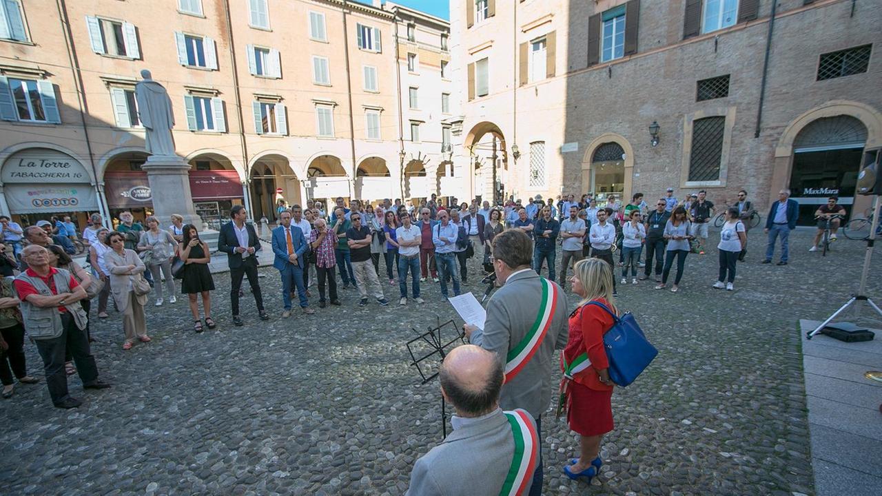 Modena ricorda le vittime del terrorismo: «Dobbiamo continuare a vivere»