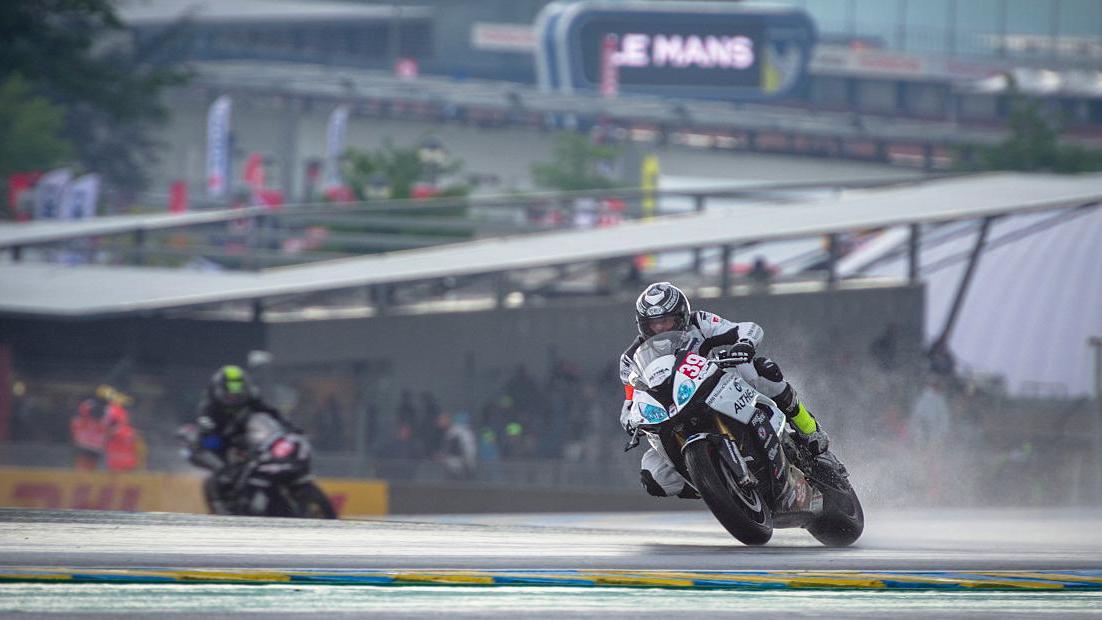 Il pilota lucchese a suo agio anche sul bagnato a Le Mans