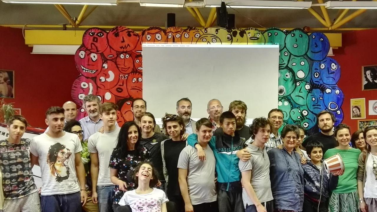 Teatro di burattini unisce ragazzi disabili e non