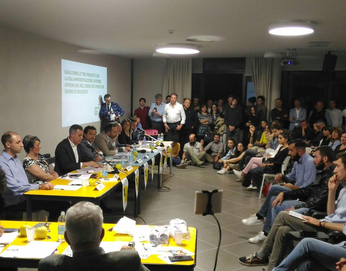 I candidati a confronto fanno il tutto esaurito