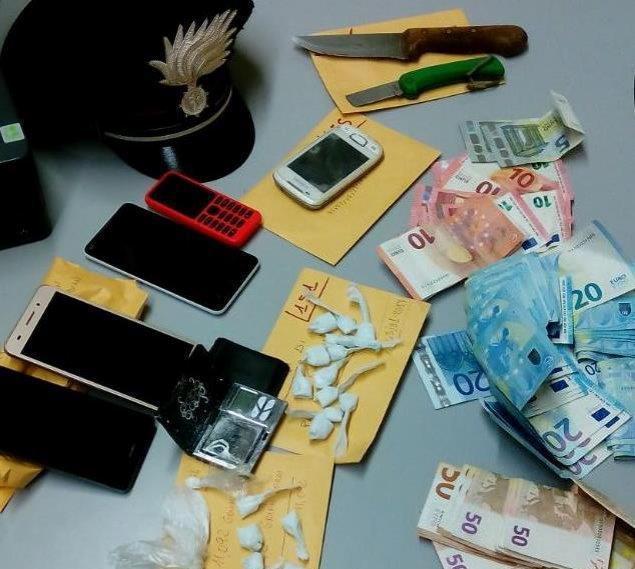 Accampati nel bosco per spacciare: 4 arrestati 