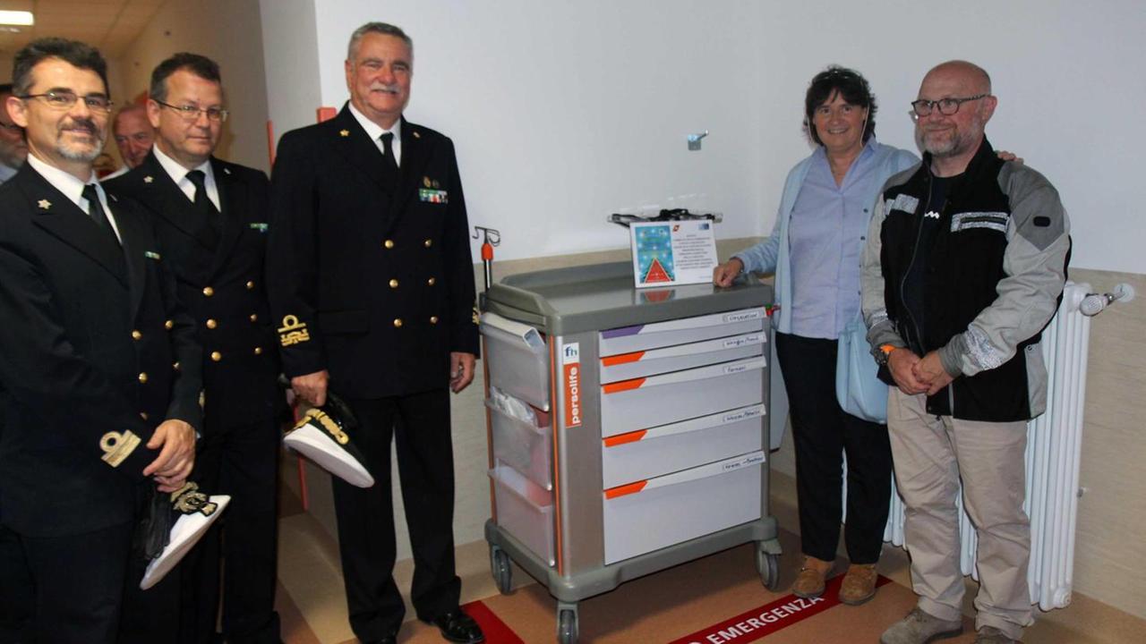 Il carrello donato dalla Capitaneria