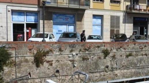 Arrestato per aver spinto la fidanzatina dai Fossi: "Era ai domiciliari"